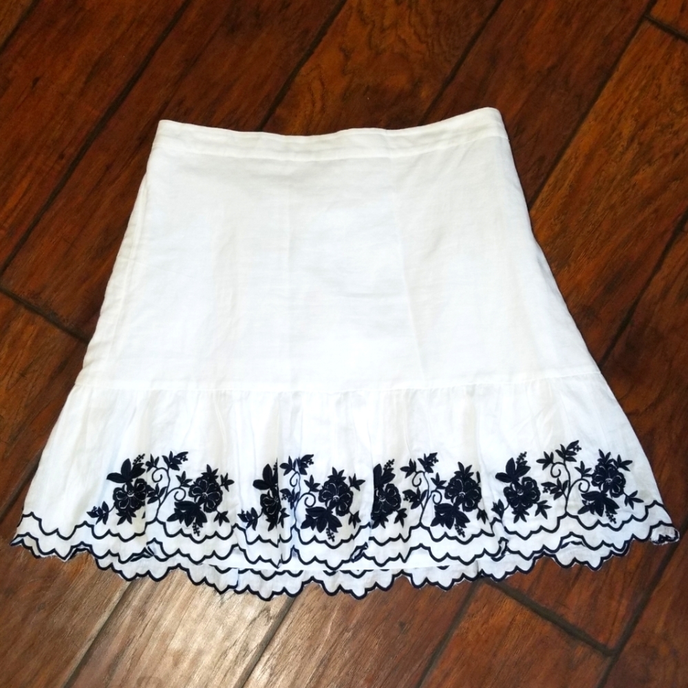 🎉 HP🎉 J. Crew Embroidered Skirt